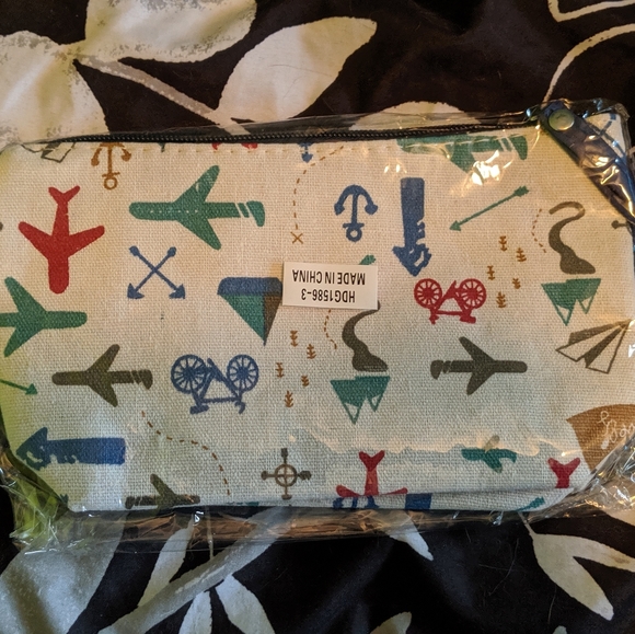 Travel print cosmetic bag - Picture 2 of 3